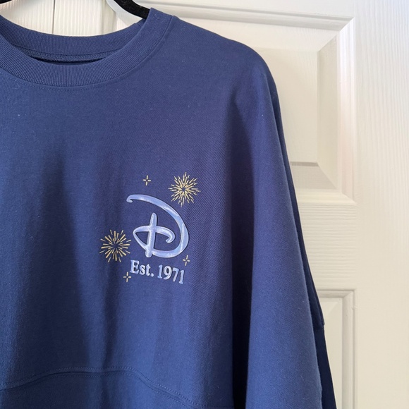2025 Disney Parks WDW Magic Kingdom Castle Spirit Jersey Fireworks Purple 2X NEW - Picture 4 of 5